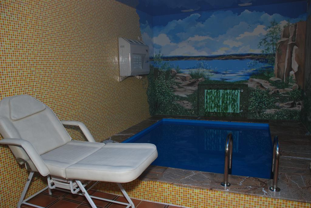 Status Hotel Poltava Exterior foto